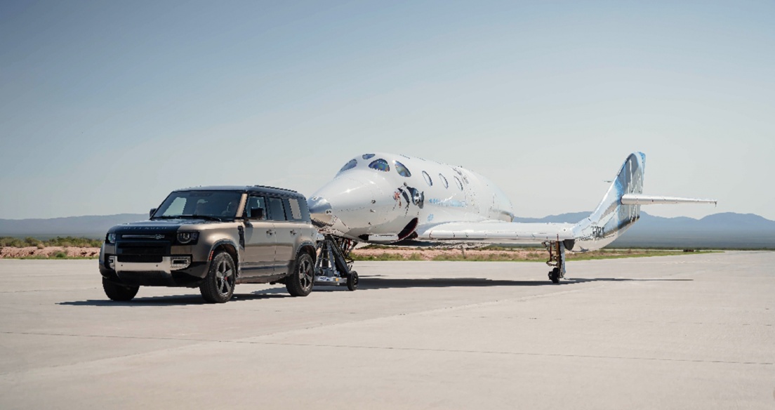 Land Rover hỗ trợ Virgin Galactic trong chuyến bay lên không gian đầu tiên